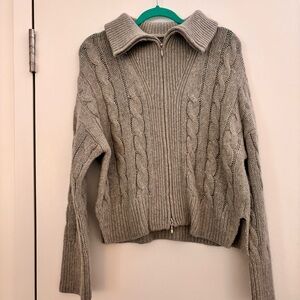 Abercrombie & Fitch Gray Cable Knit Sweater